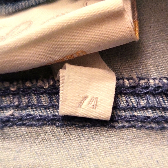 Adorable Le Chic light wash thin denim jacket - Picture 4 of 9